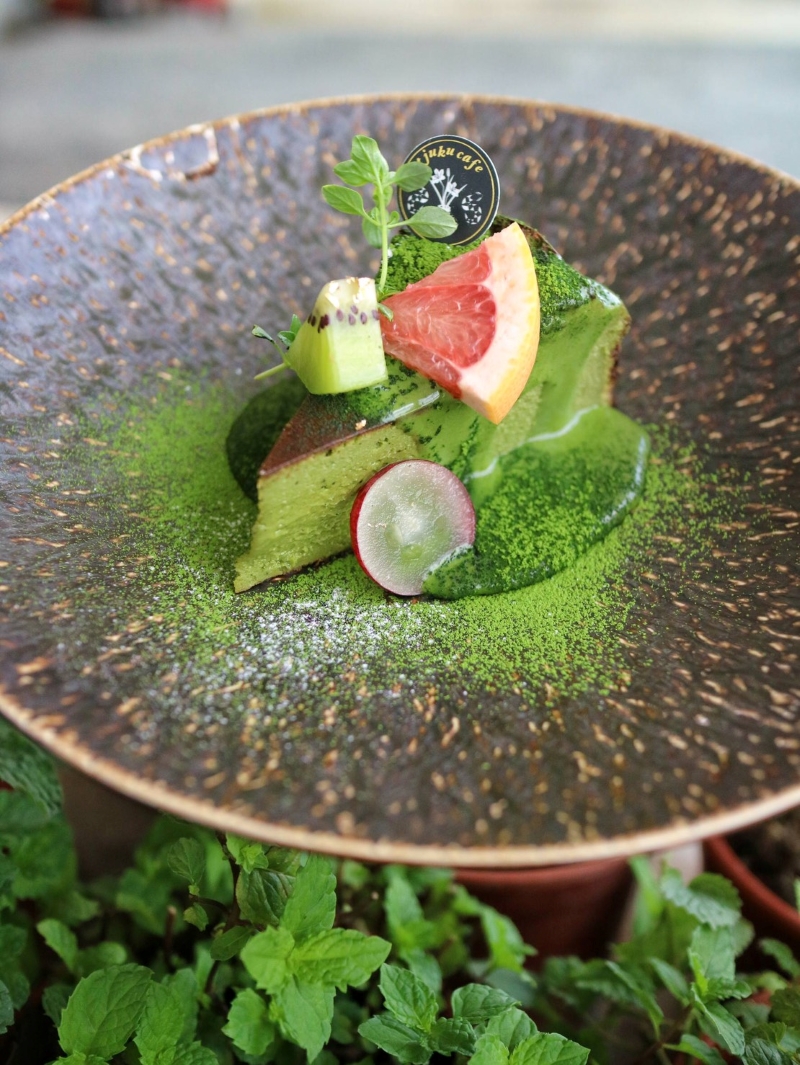 啾咕咖啡：水果抹茶千層蛋糕