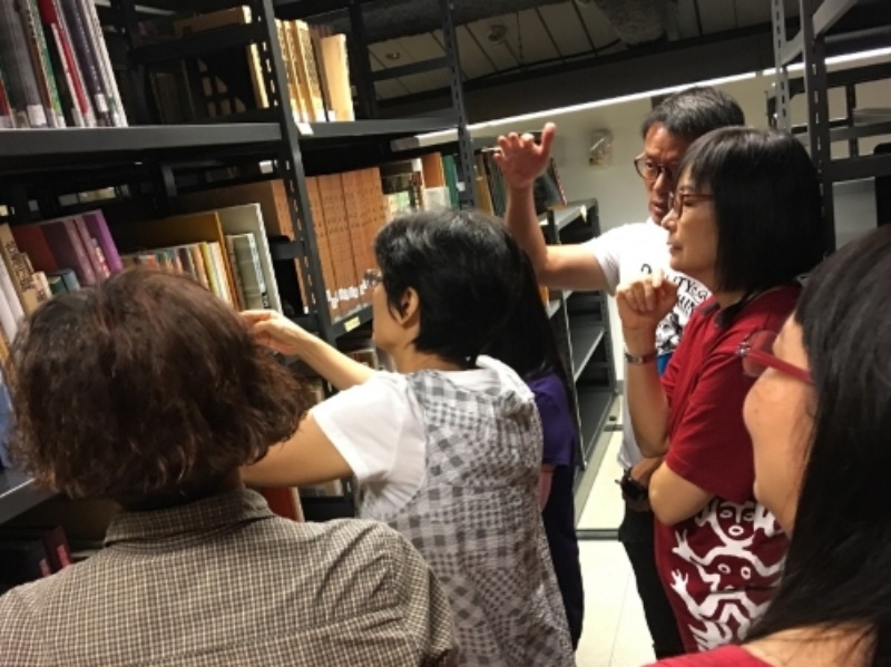 志工圖書資料之蒐集及整理照片