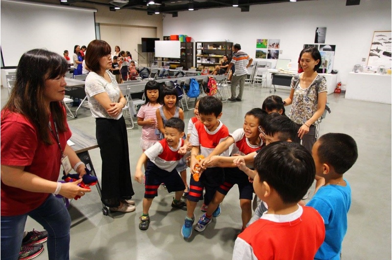 志工協助來蘭博物館入校園玩環教活動照片(校園版)